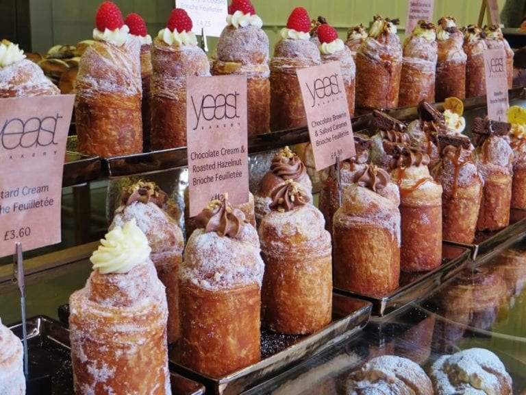 Le Grand Défi de la Pâtisserie Britannique 2024 : Un Voyage Gastronomique et Émotionnel